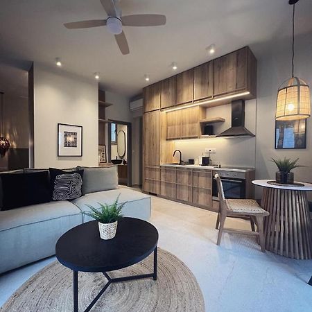 Luxurious Wooden Detail Flat In City Center Chalkida Exterior foto