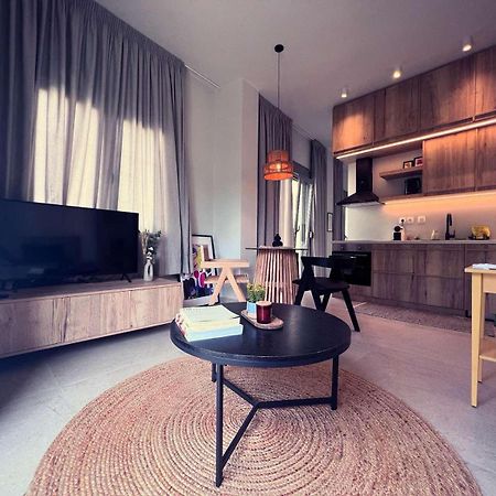 Luxurious Wooden Detail Flat In City Center Chalkida Exterior foto