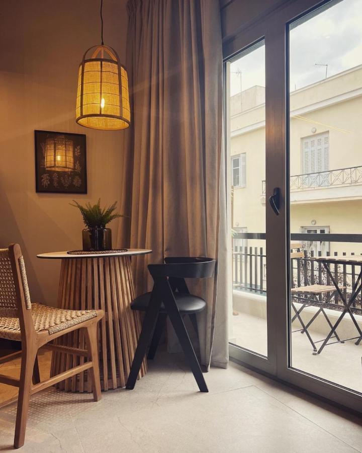 Luxurious Wooden Detail Flat In City Center Chalkida Exterior foto