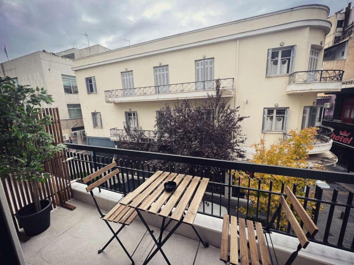 Luxurious Wooden Detail Flat In City Center Chalkida Exterior foto