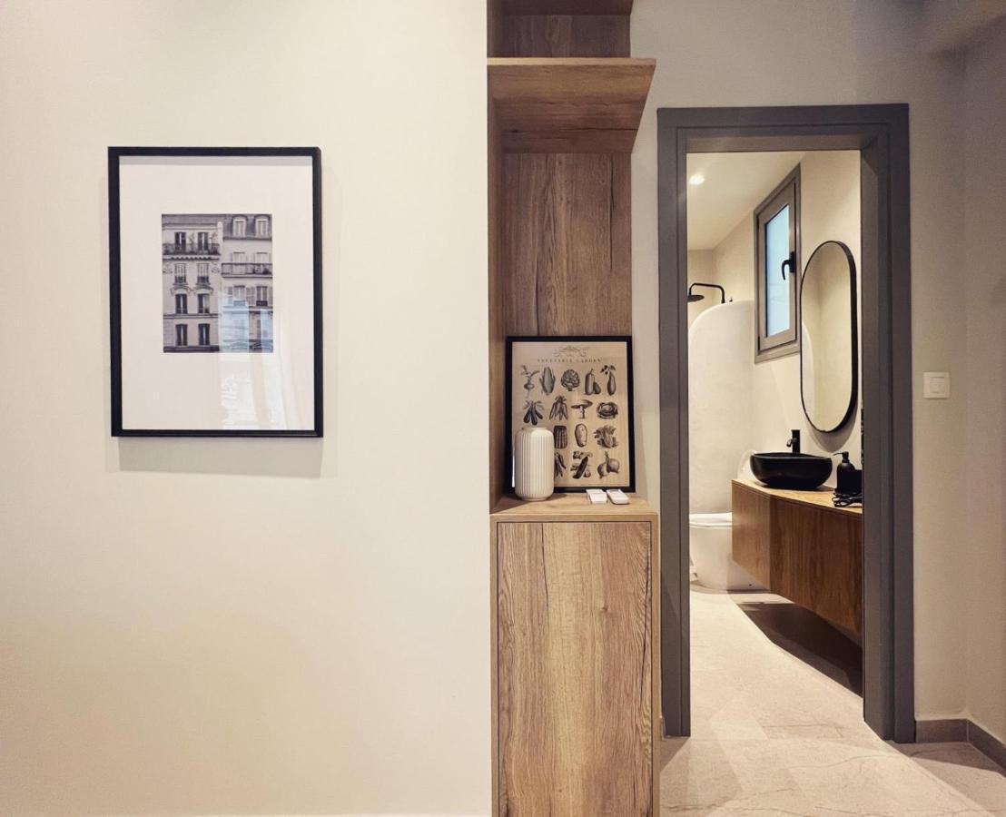 Luxurious Wooden Detail Flat In City Center Chalkida Exterior foto