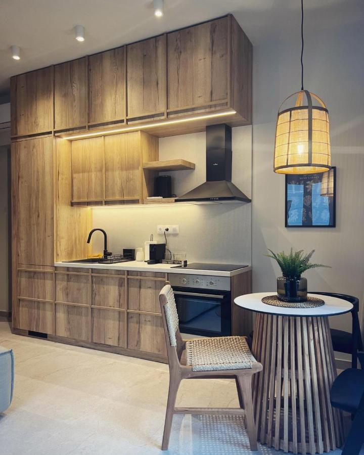 Luxurious Wooden Detail Flat In City Center Chalkida Exterior foto