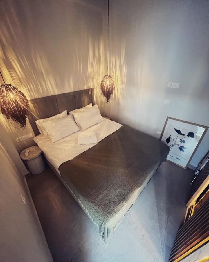 Luxurious Wooden Detail Flat In City Center Chalkida Exterior foto