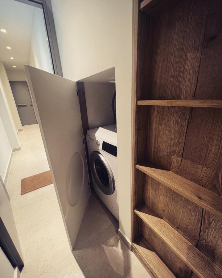 Luxurious Wooden Detail Flat In City Center Chalkida Exterior foto