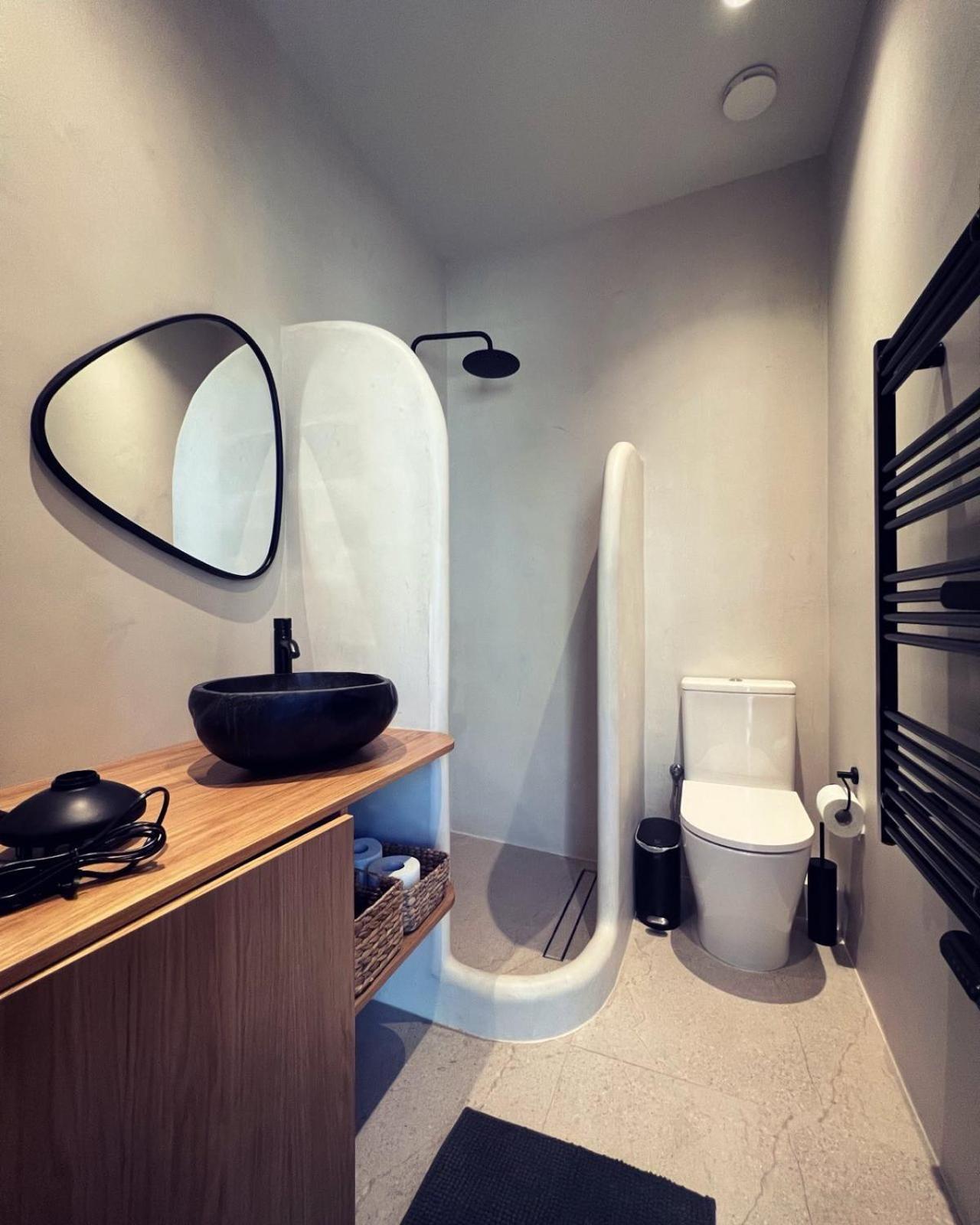 Luxurious Wooden Detail Flat In City Center Chalkida Exterior foto