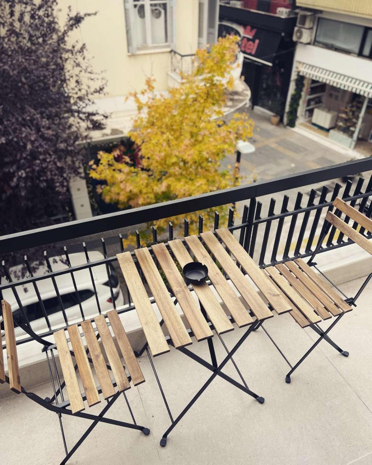 Luxurious Wooden Detail Flat In City Center Chalkida Exterior foto