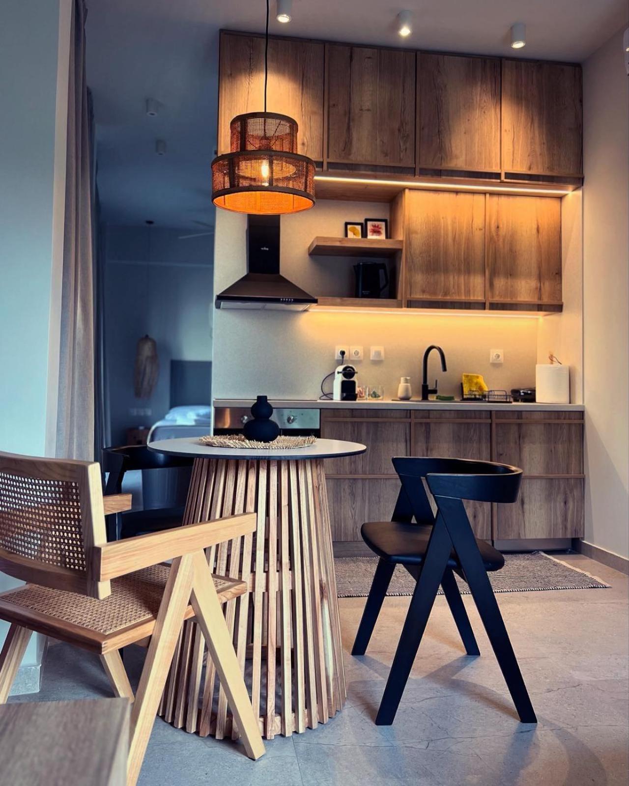 Luxurious Wooden Detail Flat In City Center Chalkida Exterior foto